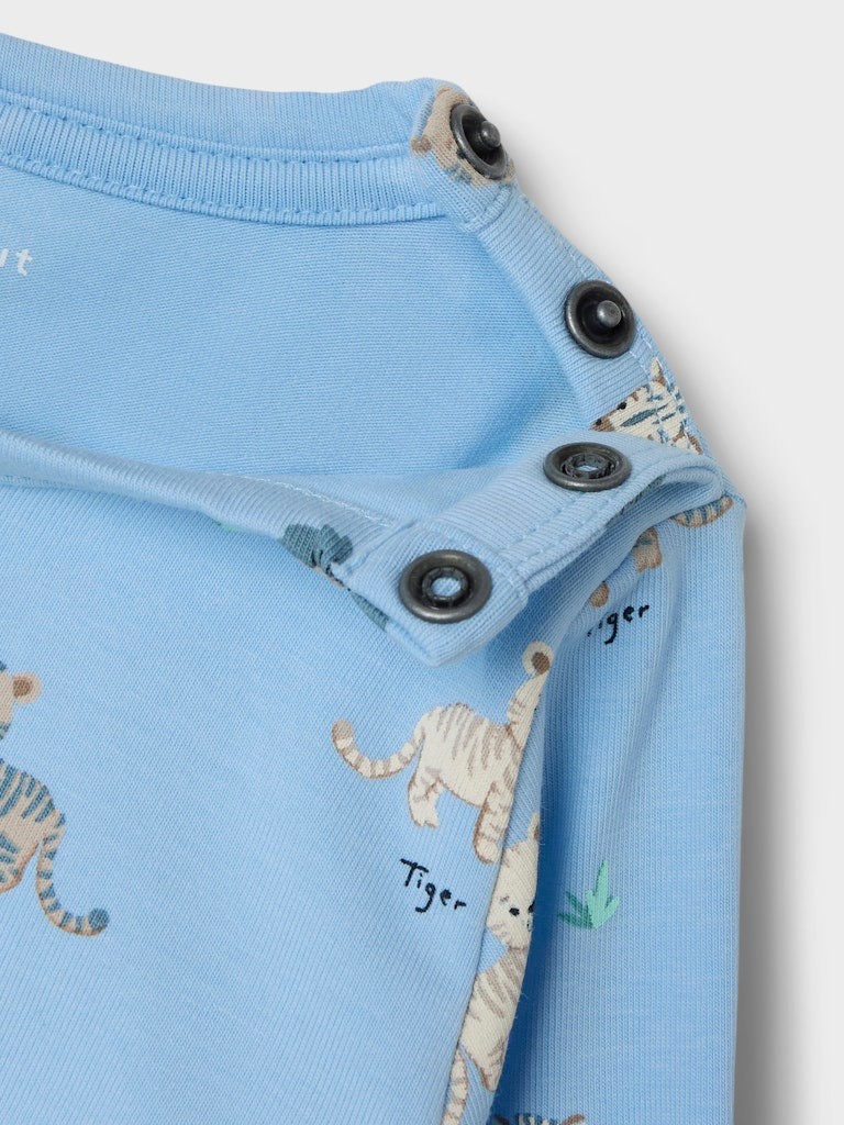 Ni Bluze Me Menge Te Shkurta 2409