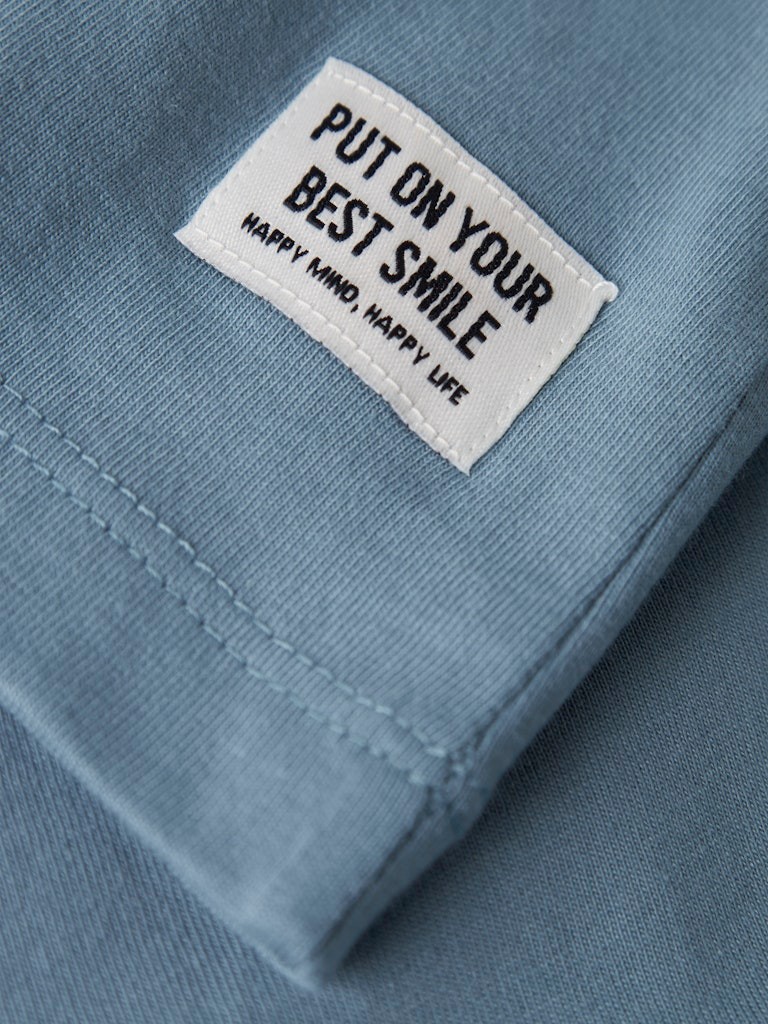 Ni Bluze Me Menge Te Shkurta2501