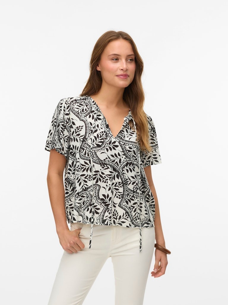 Vm Bluze Me Menge Te Shkurta 2503
