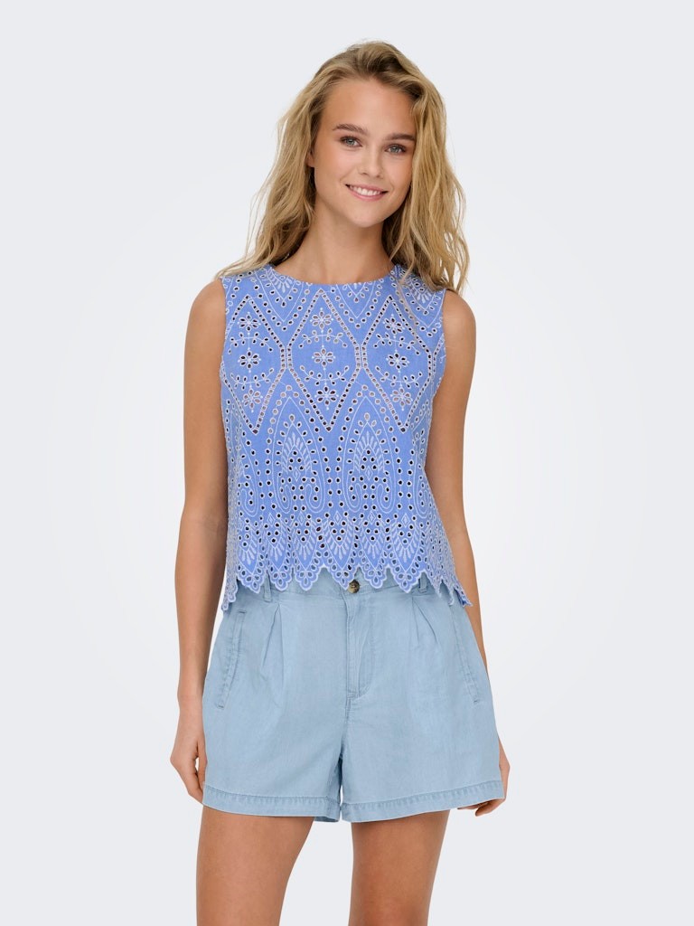 O Bluze Me Menge Te Shkurta 2504