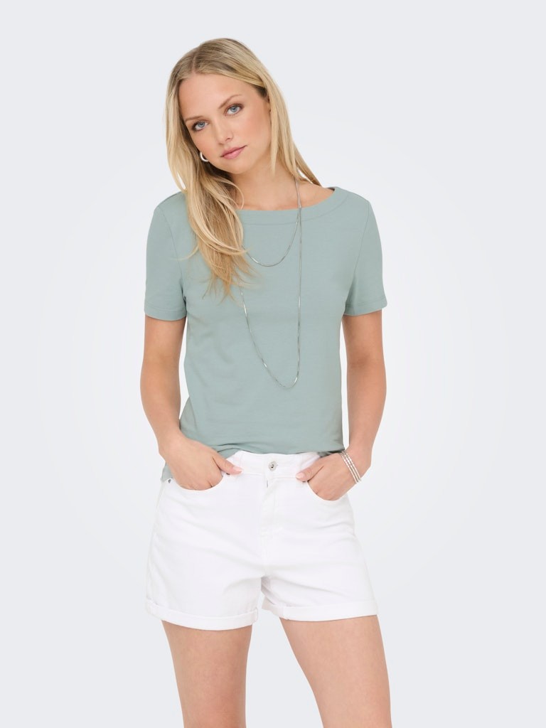 O Bluze Me Menge Te Shkurta 2504