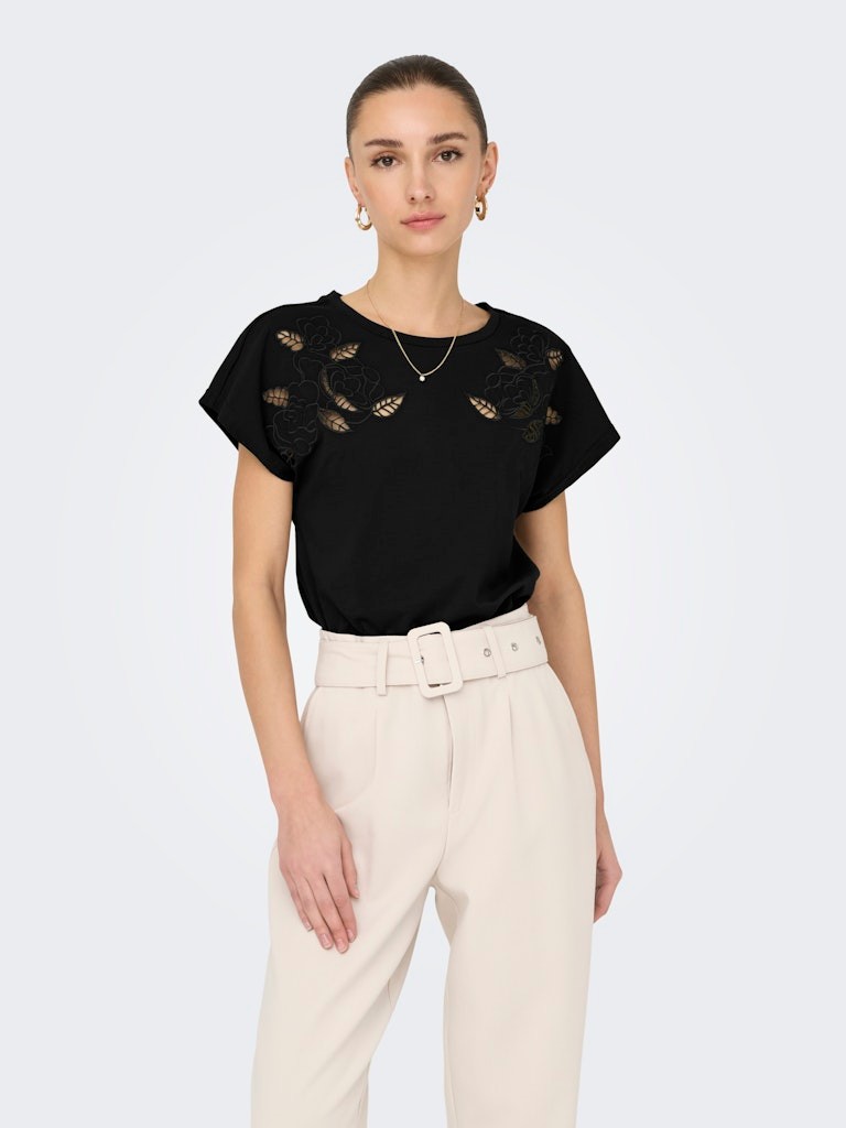 O Bluze Me Menge Te Shkurta 2505
