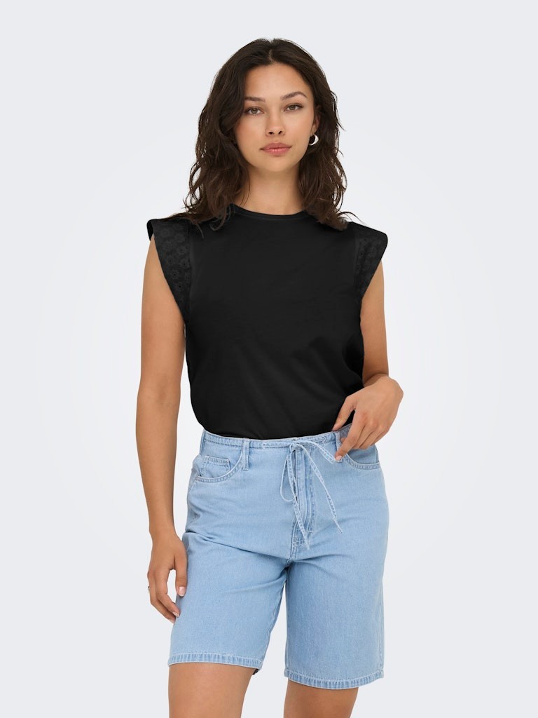 O Bluze Me Menge Te Shkurta 2505